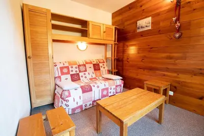 Image de À 250m des pistes de ski, 2ème étage, balcon, télévision, casier à ski, 25m², La Norma