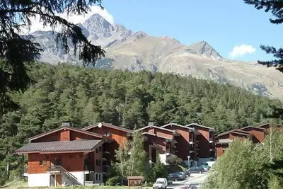 Image de À 250m des pistes de ski, Rez-de-chaussée, terrasse, parking, télévision, casier à ski, 30m²