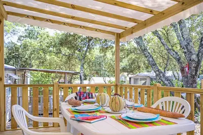 Image de Mobil-home Standard - 26m² (2 chambres - climatisation - Tv) terrasse couverte 4 personnes