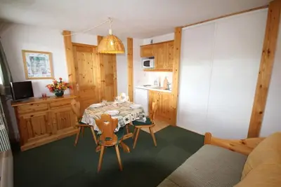 Image de À 100m des pistes de ski, Rez-de-chaussée, vue limitée, télévision, casier à ski, 27m², Les Saisies