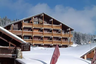 Image de 100m du centre station, 2ème étage, vue pistes de ski, balcon, télévision, casier à ski, 22m²