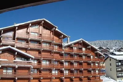 Image de À 150m des pistes de ski, 2ème étage, vue pistes de ski, balcon, télévision, casier à ski, 24m²