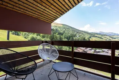 Image de À 200m des pistes de ski, 2ème étage, vue pistes de ski, balcon, télévision, casier à ski, 45m²