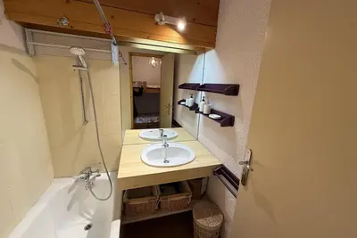 Image de À 150m des pistes de ski, 2ème étage, vue pistes de ski, balcon, télévision, casier à ski, 24m²