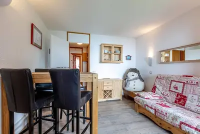 Image de 3ème étage, vue pistes de ski, balcon, télévision, casier à ski, 25m², Valmorel