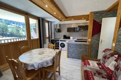 Image de À 10m des pistes de ski, 1er étage, balcon, télévision, casier à ski, 31m², Val Cenis