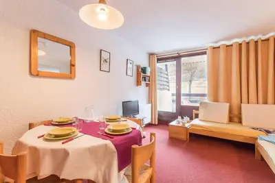 Image de 100m du centre station, 1er étage, piscine, télévision, casier à ski, 28m², Serre Chevalier