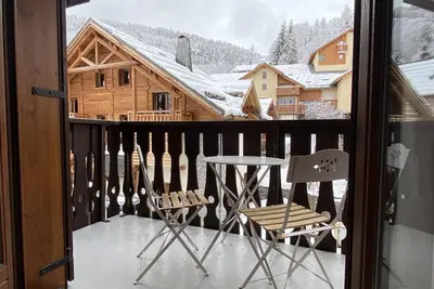 Image de À 50m des pistes de ski, 2ème étage, balcon, télévision, casier à ski, 35m², Valloire
