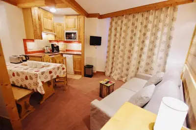 Image de À 10m des pistes de ski, 2ème étage, balcon, télévision, casier à ski, 26m², Tignes