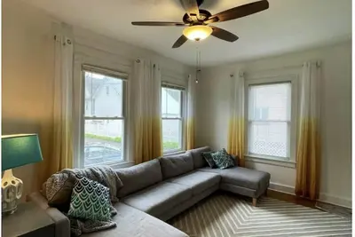 Image de 7 Minutes to All Star Village - Charming home in Center of Oneonta