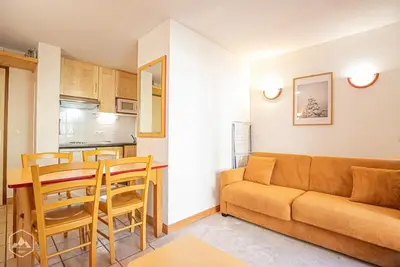 Image de À 10m des pistes de ski, Rez-de-chaussée, terrasse, télévision, casier à ski, 28m², Aussois