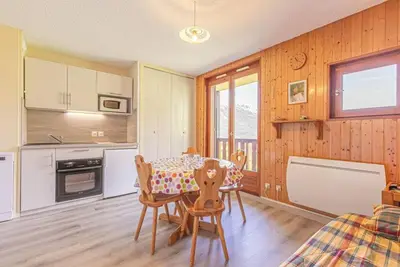 Image de À 200m des pistes de ski, 2ème étage, balcon, télévision, casier à ski, 26m², Aussois