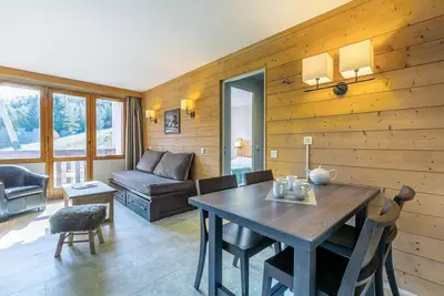 Image de À 10m des pistes de ski, 2ème étage, vue pistes de ski, balcon, casier à ski, 36m²
