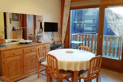 Image de 50m du centre station, 2ème étage, vue pistes de ski, balcon, télévision, casier à ski, 36m²