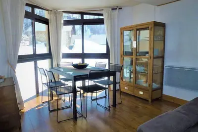 Image de 50m du centre station, 1er étage, vue pistes de ski, télévision, casier à ski, 54m², Isola 2000