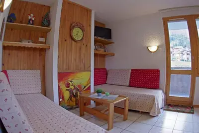 Image de À 90m des pistes de ski, 1er étage, vue station, balcon, télévision, casier à ski, 30m², Valmorel