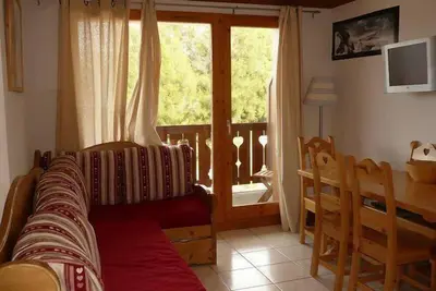 Image de 200m du centre station, 2ème étage, vue montagne, balcon, télévision, casier à ski, 33m², Montalbert