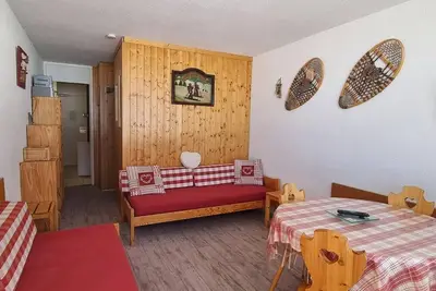 Image de À 10m des pistes de ski, vue pistes de ski, balcon, télévision, casier à ski, 26m², La Plagne