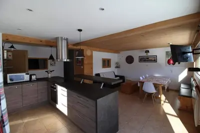 Image de Chalet, Rez-de-chaussée, terrasse, parking, casier à ski, 75m², Valloire