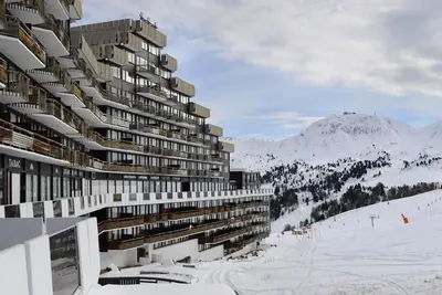 Image de À 10m des pistes de ski, vue pistes de ski, balcon, télévision, casier à ski, 26m², La Plagne