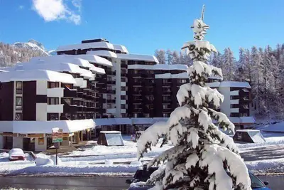 Image de 10m du centre station, 1er étage, balcon, télévision, casier à ski, 38m², Vars