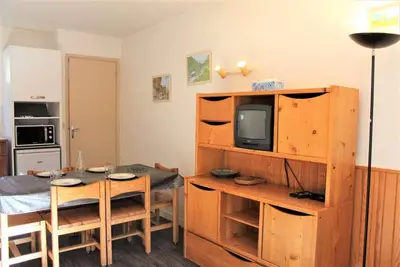 Image de 300m du centre station, 2ème étage, balcon, 48m², Vars