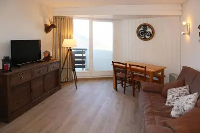 Image de À 15m des pistes de ski, 3ème étage, vue vallée, balcon, télévision, casier à ski, 23m², Les Orres