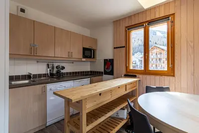 Image de 150m du centre station, 6ème étage, piscine, sauna, balcon, casier à ski, 33m², Les Orres