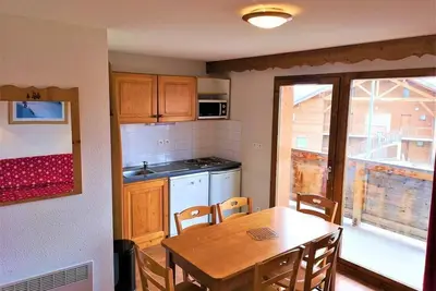 Image de 1er étage, vue montagne, piscine, balcon, parking, télévision, casier à ski, 36m², La Joue du Loup