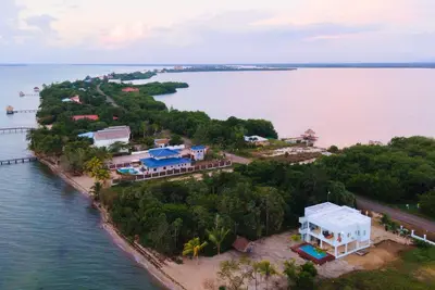 Image de Idyllic, Spacious Beachfront Home with Private Pool