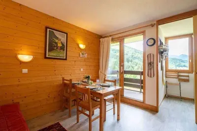 Image de À 5m des pistes de ski, 3ème étage, balcon, télévision, casier à ski, 25m², Valmorel