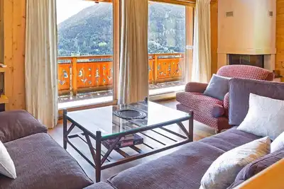 Image de Chalet, wifi, vue montagne, sauna, balcon, cheminée ou poêle à bois, parking, télévision, 150m²