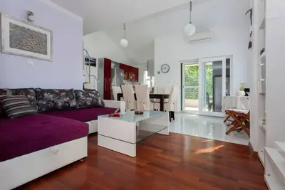 Image de Appartement de trois chambres avec la terrasse Srima - Vodice, Vodice (A-18853-a)