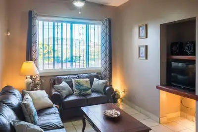 Image de Dog-friendly home w/ WiFi, mtn view, & private washer/dryer - walk to the beach