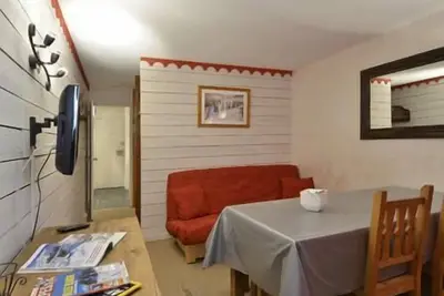 Image de À 10m des pistes de ski, vue pistes de ski, balcon, télévision, casier à ski, 26m², La Plagne