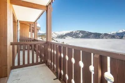 Image de 200m du centre station, terrasse, balcon, parking, télévision, casier à ski, 32m², Valmorel