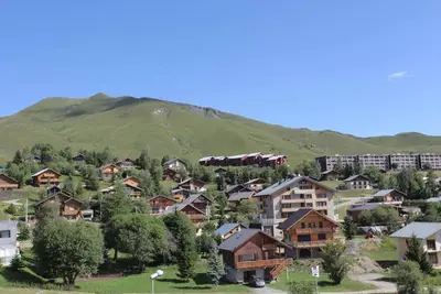 Image de À 10m des pistes de ski, 3ème étage, vue montagne, balcon, télévision, casier à ski, 24m²