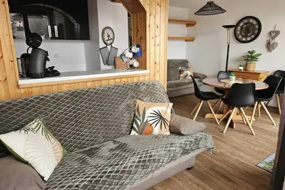 Image de À 10m des pistes de ski, 2ème étage, vue pistes de ski, balcon, télévision, casier à ski, 27m²