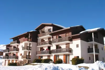 Image de À 10m des pistes de ski, terrasse, parking, télévision, casier à ski, 24m², La Toussuire