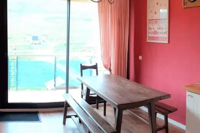 Image de Centre station, 3ème étage, vue pistes de ski, balcon, télévision, casier à ski, 27m², La Toussuire