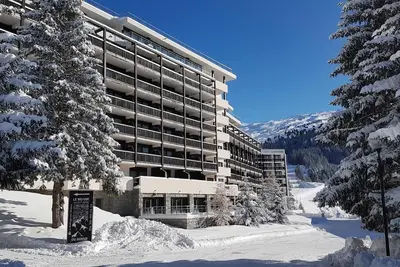 Image de À 100m des pistes de ski, 1er étage, piscine, sauna, terrasse, télévision, casier à ski, 41m²