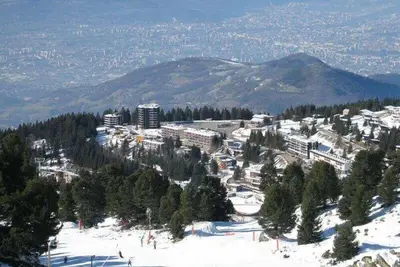 Image de À 100m des pistes de ski, 3ème étage, télévision, casier à ski, 21m², Chamrousse
