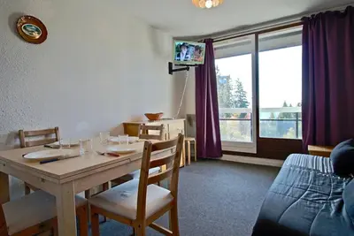 Image de À 100m des pistes de ski, 2ème étage, balcon, télévision, casier à ski, 23m², Chamrousse