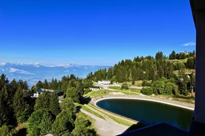 Image de À 300m des pistes de ski, 10ème étage, balcon, parking, télévision, casier à ski, 21m², Chamrousse