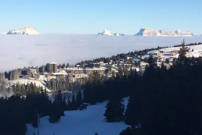 Image de À 100m des pistes de ski, 1er étage, balcon, télévision, casier à ski, 24m², Chamrousse