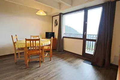 Image de À 300m des pistes de ski, 4ème étage, balcon, parking, télévision, casier à ski, 24m², Chamrousse