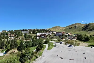Image de À 300m des pistes de ski, 11er étage, balcon, parking, télévision, casier à ski, 19m², Chamrousse
