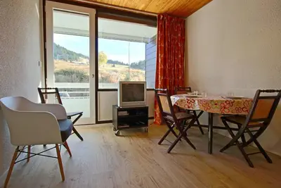Image de À 300m des pistes de ski, 2ème étage, vue pistes de ski, balcon, télévision, casier à ski, 27m²
