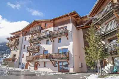 Image de À 10m des pistes de ski, 1er étage, balcon, télévision, casier à ski, 36m², Aussois