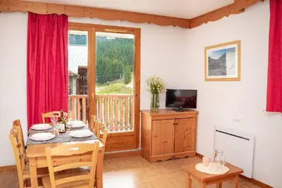 Image de Wifi, 1er étage, piscine, balcon, parking, télévision, casier à ski, 45m², Puy-Saint-Vincent